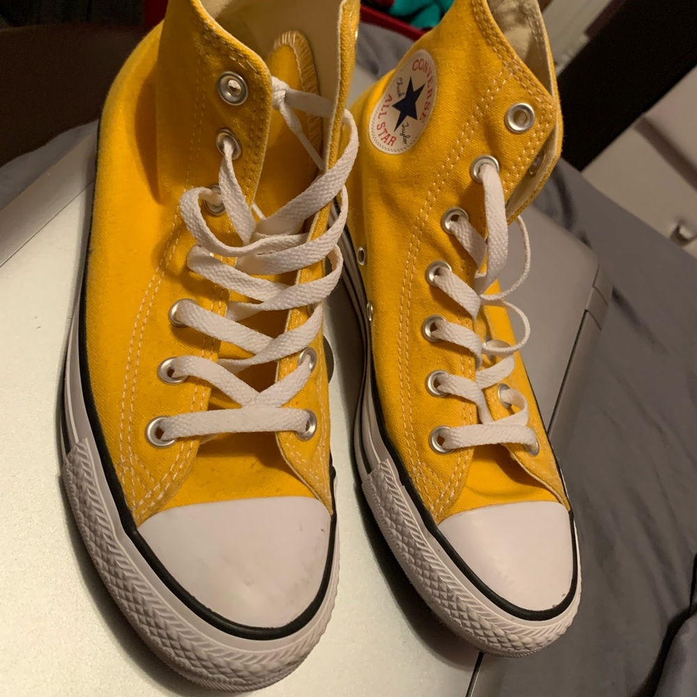 Hightop converse yellow